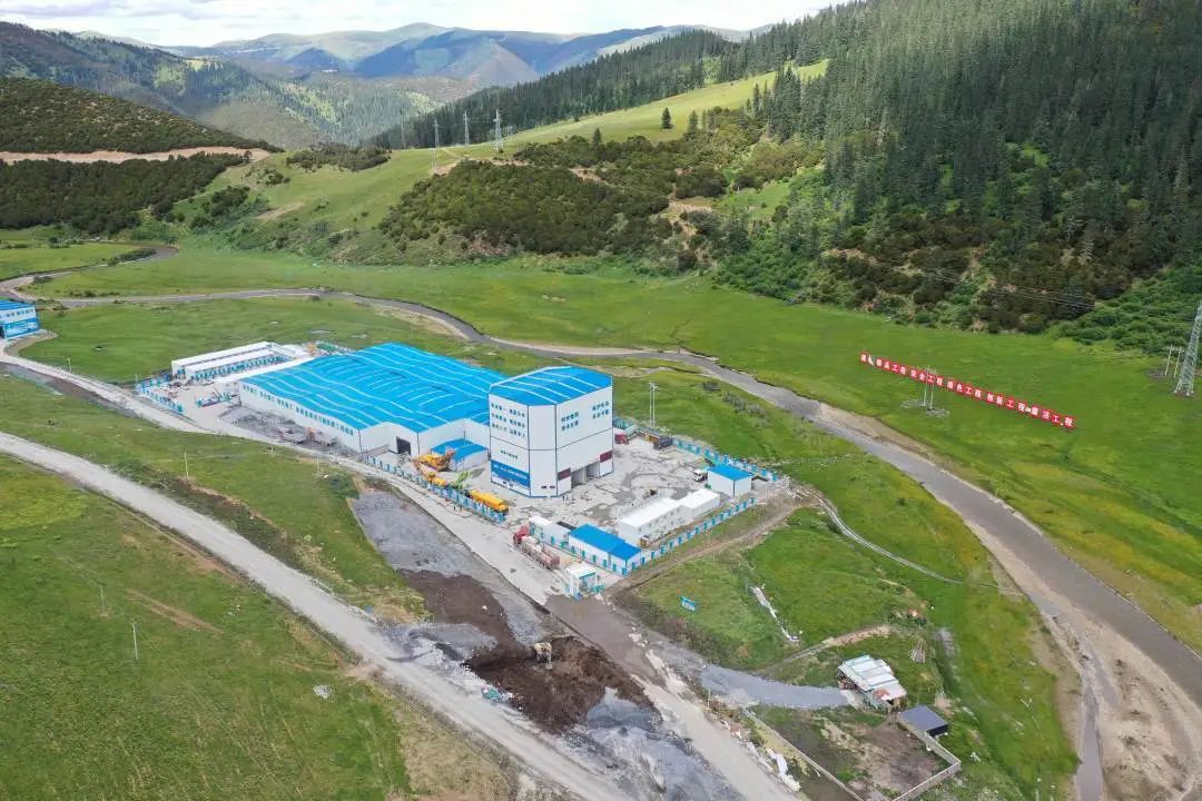 “站”立高原！徐工攪拌站助力川藏線建設(shè)！