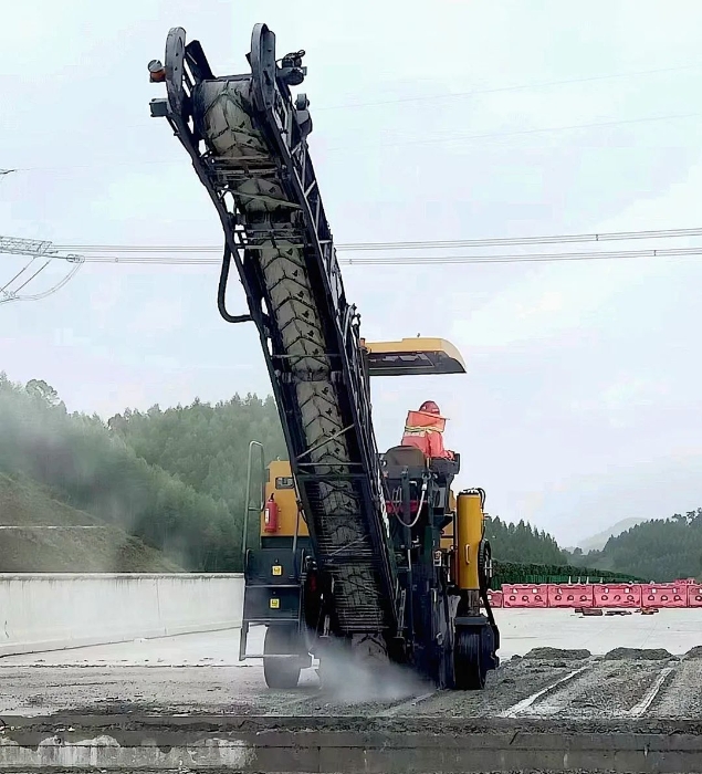 靠譜！徐工銑刨機(jī)化身“護(hù)路使者”助力巴平高速建設(shè)！