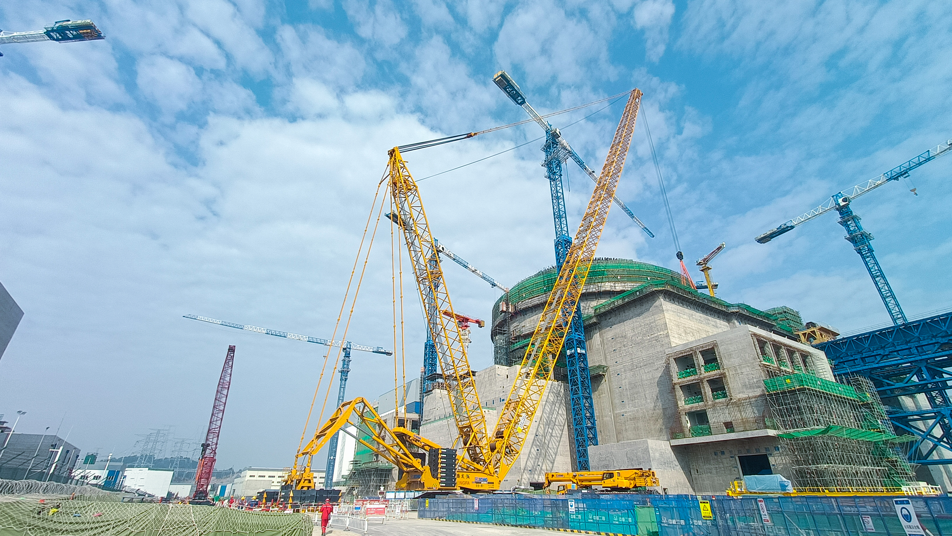“穩(wěn)”字當(dāng)頭！徐工XGC800-I履帶起重機(jī)助建福建大型核電項(xiàng)目
