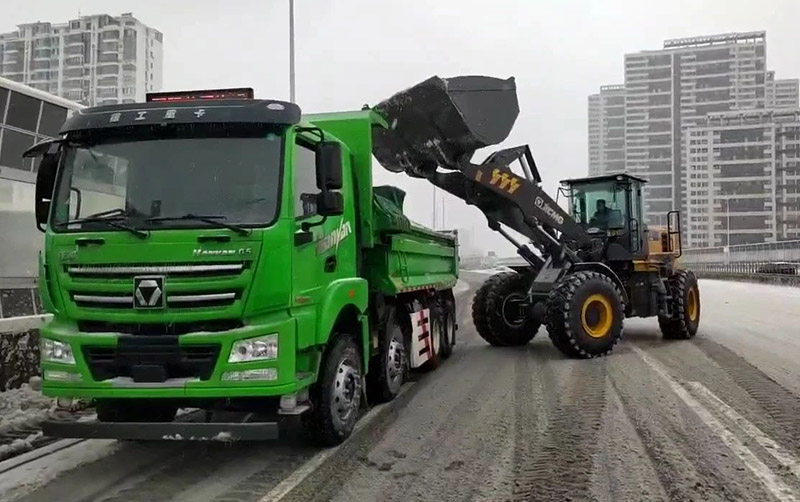 除雪保暢通，徐工汽車(chē)在行動(dòng)
