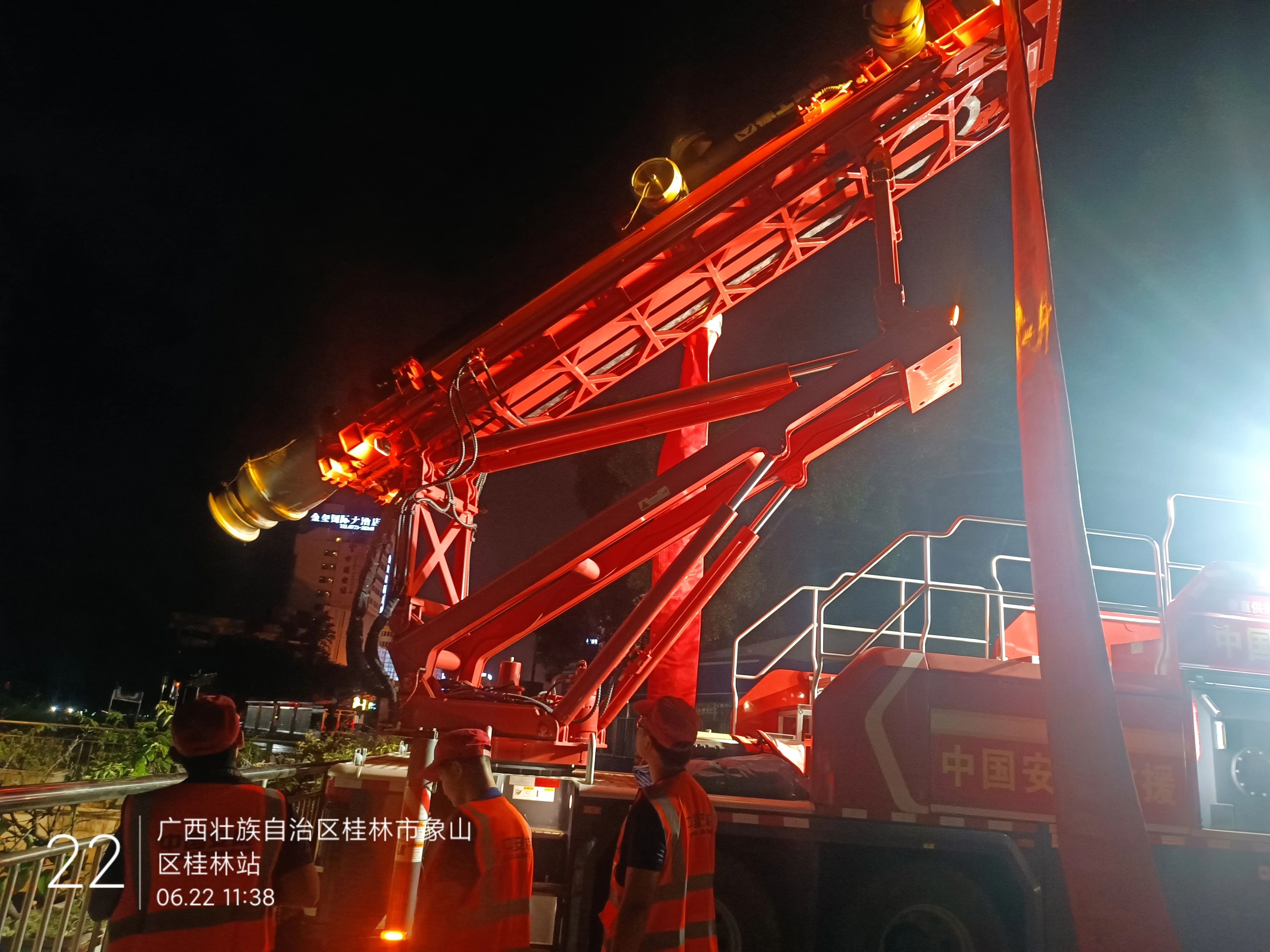 桂林洪水！徐工多臺(tái)排澇應(yīng)急裝備全力迎戰(zhàn)!