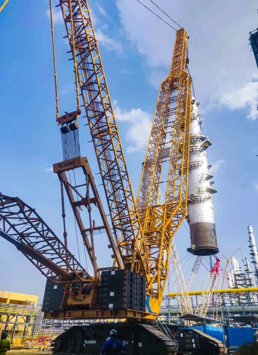 奔赴海外！徐工履帶起重機(jī)跨海助建大型石油煉化項(xiàng)目
