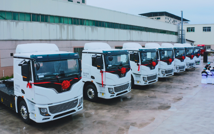 預(yù)見(jiàn)“梅”好！百臺(tái)徐工底置充電牽引車(chē)奔赴廣東梅州